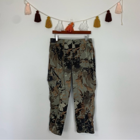 Chico's Printed Poplin Convertible Crop Cargo Pants Size 8 - Picture 2 of 13